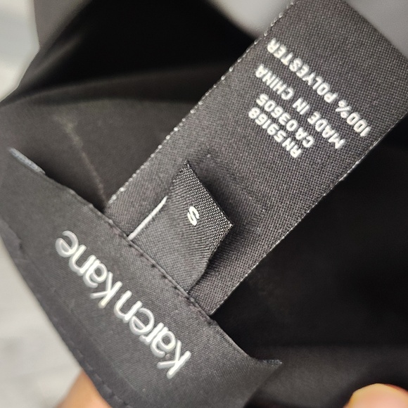 Elegant Black V-Neck Women's Top - Picture 3 of 5